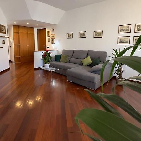 Emeraldway - Bellissimo Appartamento In Zona Sempione-Tre Torri Milan Bagian luar foto