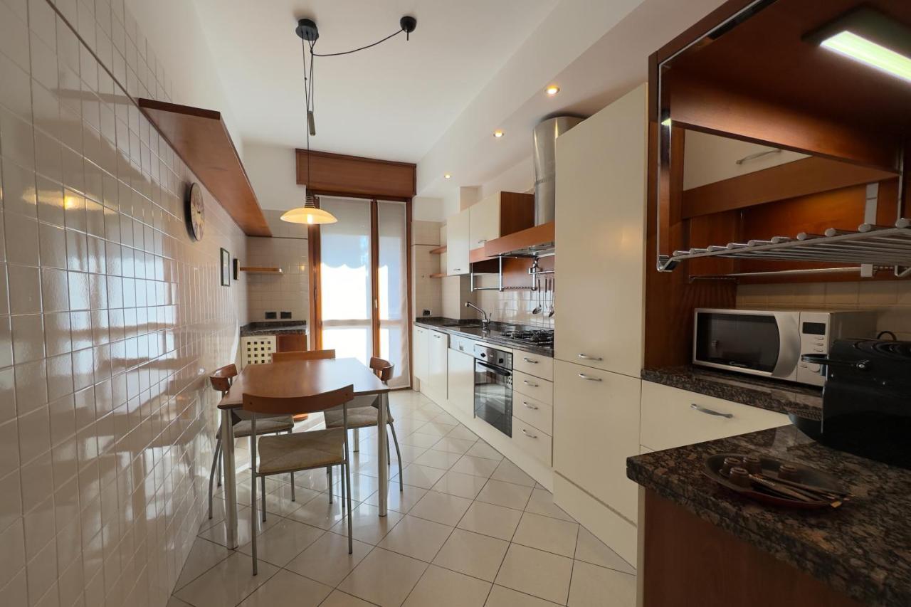 Emeraldway - Bellissimo Appartamento In Zona Sempione-Tre Torri Milan Bagian luar foto