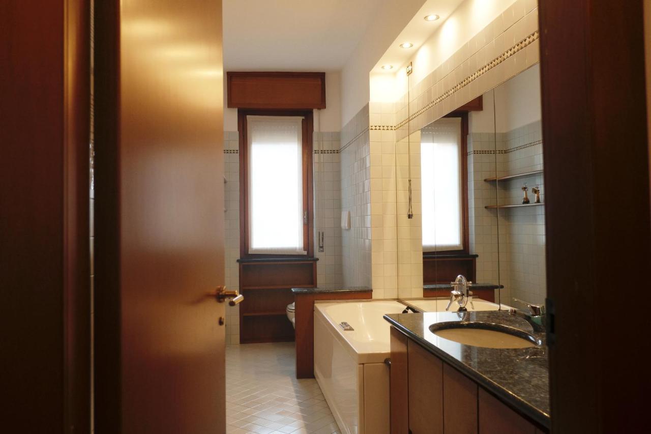 Emeraldway - Bellissimo Appartamento In Zona Sempione-Tre Torri Milan Bagian luar foto