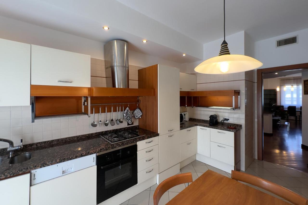 Emeraldway - Bellissimo Appartamento In Zona Sempione-Tre Torri Milan Bagian luar foto
