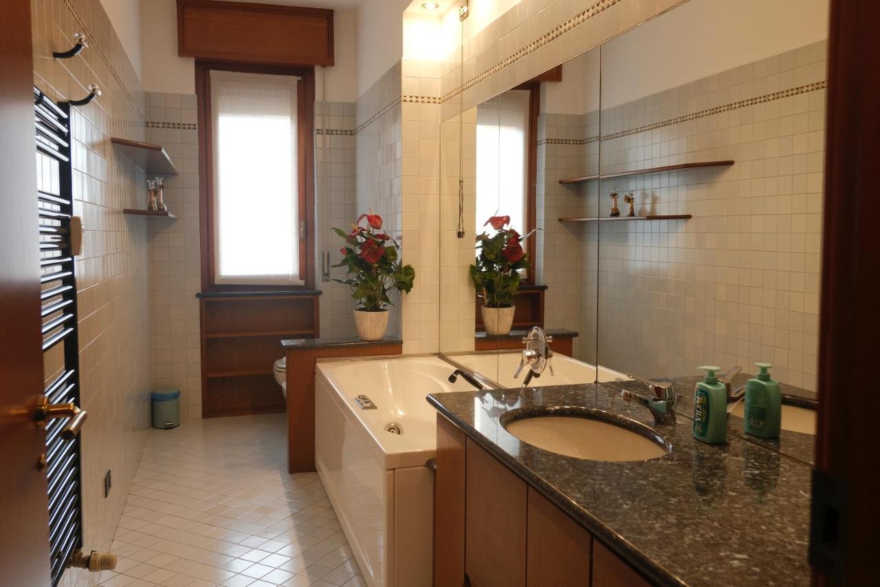 Emeraldway - Bellissimo Appartamento In Zona Sempione-Tre Torri Milan Bagian luar foto