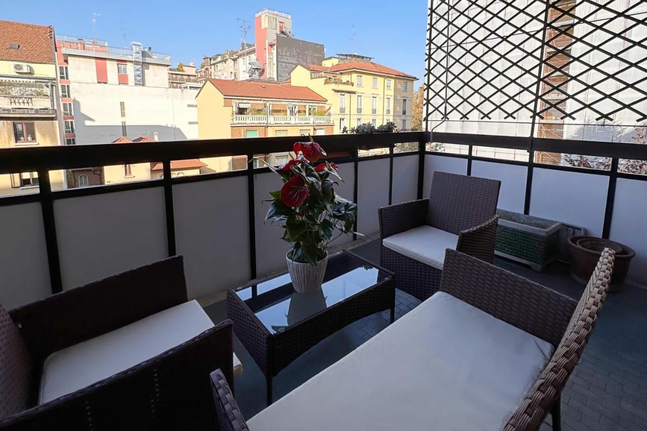 Emeraldway - Bellissimo Appartamento In Zona Sempione-Tre Torri Milan Bagian luar foto